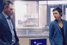 Patrick insiste auprès d?Anne pour qu?elle suive sa piste !