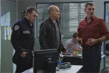 Patrick met son équipe sur la piste de la tatoueuse !