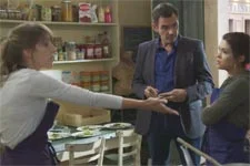 Patrick récupère un objet important chez Alison