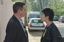 Patrick s’entête à vouloir aider Anne à arrêter l’assassin de Alexandre Sartène