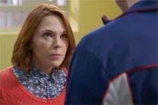 Plus belle la vie en avance : Aurélie veut-elle pécho Théo ?