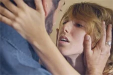 Plus belle la vie en avance : Barbara saute sur Francesco !