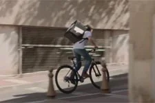 Plus belle la vie en avance : César pique le job de Baptiste