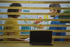 Plus belle la vie en avance : César RETENTE sa chance avec Emma !