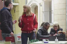 Plus belle la vie en avance : Emilie découvre que Kévin la trompe !