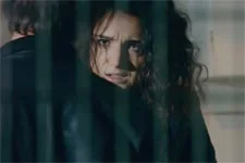 Plus belle la vie en avance : Emma, prise en otage, se fait frapper par son ravisseur !