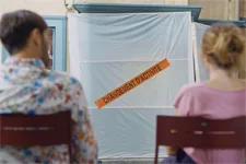 Plus belle la vie en avance : Estelle vend les Belles du Mistral !