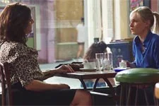 Plus belle la vie en avance : Eugénie supplie Anémone de reprendre « Massilia News »