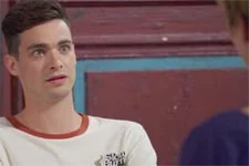 Plus belle la vie en avance : Hugo enregistre les aveux de sa mère !