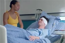 Plus belle la vie en avance : Hugo tente sa chance avec Thérèse !