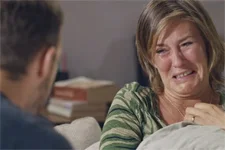 Plus belle la vie en avance : Laetitia en pleine détresse !