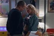 Plus belle la vie en avance : Moment HOT entre Ariane et Jean-Paul !