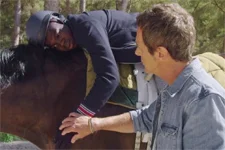 Plus belle la vie en avance : Mouss est très ému par le cheval
