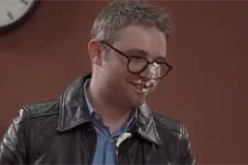 Plus belle la vie en avance : Nathan entarté !