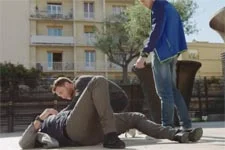 Plus belle la vie en avance : Sacha roué de coups !