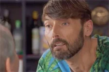 Plus belle la vie en avance : Thomas n?aime pas qu?on lui force la main !