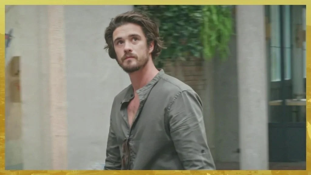 Plus belle la vie Indiscrétion : Alexandre débarque au Mistral armé d'un poignard