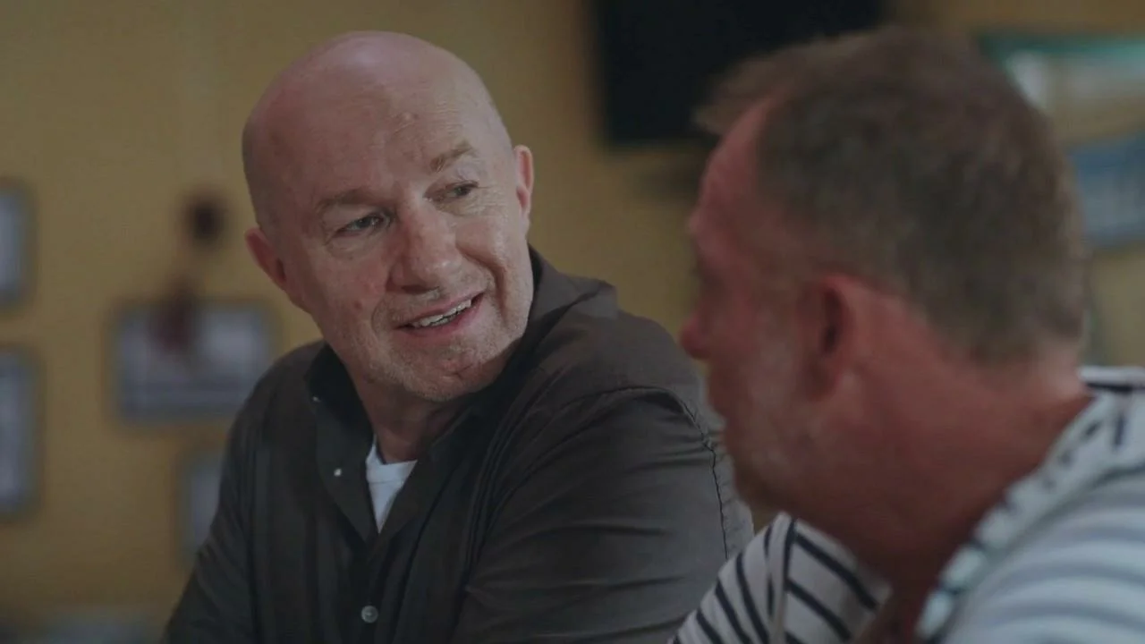 Plus belle la vie Indiscrétion : Eric demande conseil à Léo...