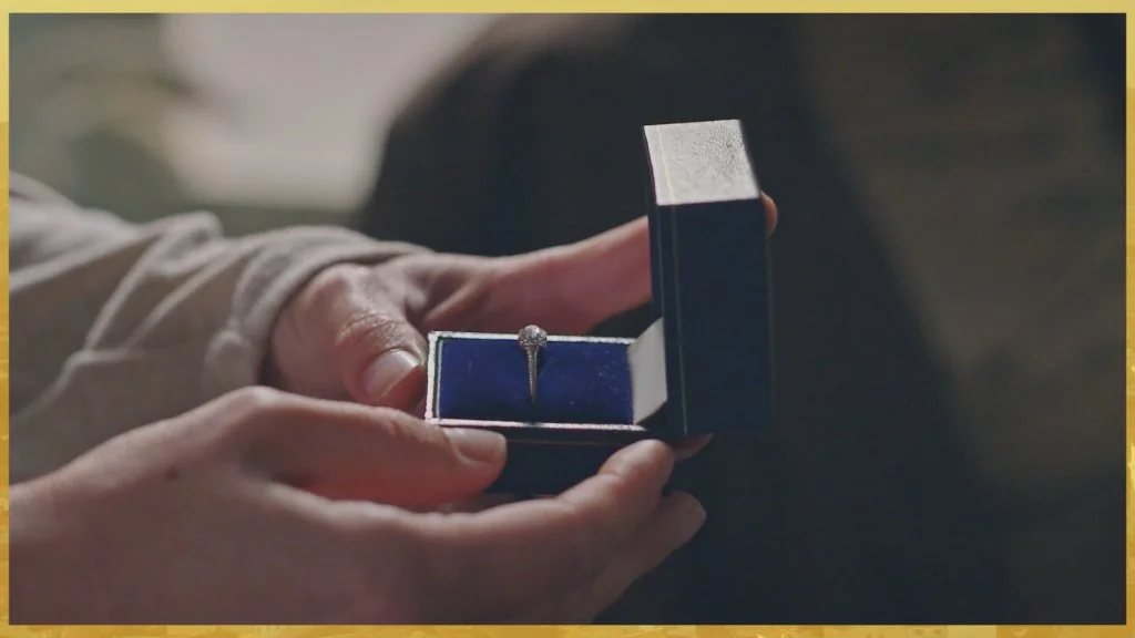 Plus belle la vie Indiscrétion : Estelle trouve une bague dans les affaires de Francesco