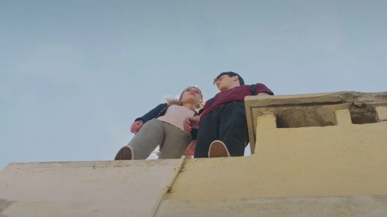 Plus belle la vie Indiscrétion : Le corbeau met Sunalee et Dimitri en danger