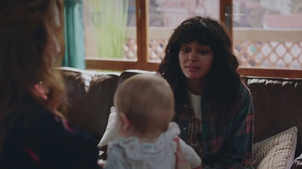 Plus belle la vie Indiscrétion : Léa fait rougir Betty