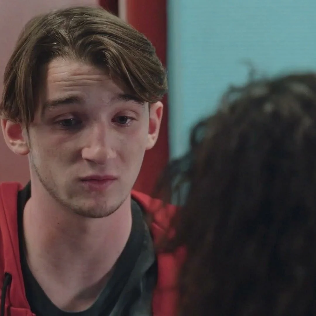 Plus belle la vie Indiscrétion : Noé apprend la grossesse de Betty