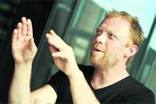 Régis Maynard (Eric Norman) : « Jouer dans PBLV est un vrai plaisir »