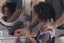 Roland offre un CADEAU à Mirta !