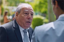 Roland s’inquiète du retard d’Emma au mariage !