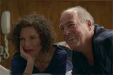 Roland suggère à Mirta de profiter de leurs vacances? à Marseille !