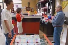 Roland veut se débarrasser du babyfoot du Bar du Mistral !