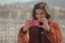 Sabrina assiste à une drôle de scène !