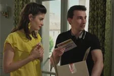 Sabrina et Julio récupèrent les affaires de Wendy avec un cadeau pour Mirta