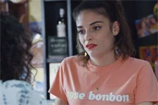 Sabrina ne se résout pas à rompre avec César !