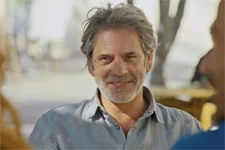 Sacha cherche à savoir si Léa et Jean-Paul sont en couple