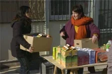 Samia propose un travail à Claire