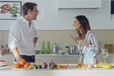 Samia tente de bouger Hadrien !