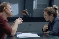 Sous pression, Hélène avoue le meurtre de son mari de façon étrange