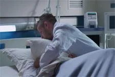 Stan étouffe Lucas à l?hôpital !