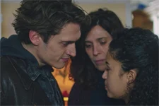 Syd menace à nouveau Jennifer devant Mila et réclame de l’argent !