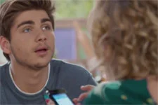 Théo est troublé par Coralie