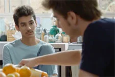 Théo interroge Victor sur sa relation avec Antoine