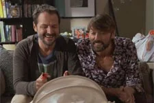 Thomas et Franck : Deux grands-pères ultra-motivés pour garder leur petit fils