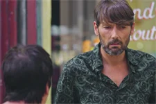 Thomas explique à Claire pourquoi Sabrina ne va pas bien