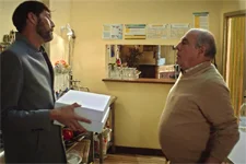 Thomas remarque que Roland s’incruste à la fête de Luna !