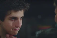 Tom fait croire à Laetitia qu’il est indécis pour Parcoursup alors qu’il transpose cette idée sur sa vie sentimentale