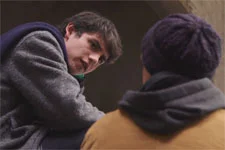 Tom pense que Théo souffre