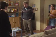 Tom refuse que Laetitia et Jérôme gèrent le harcèlement que lui fait subir Luis