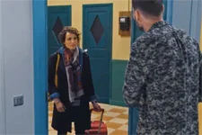 Une femme se fait passer pour amie de Gabriel pour s?incruster chez lui !