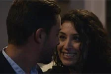 Vanessa propose à Abdel de venir vivre avec elle